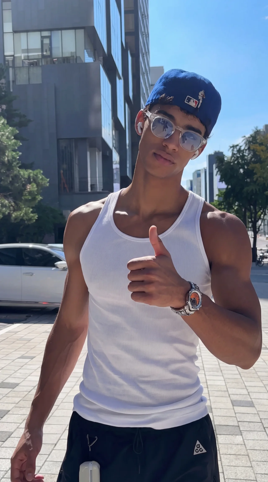 Customer wearing Élan Sorbonne