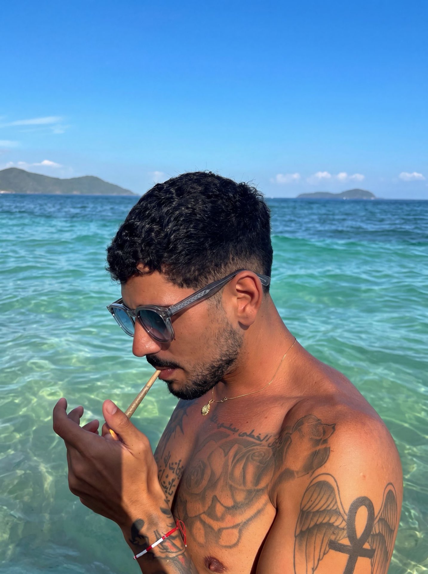 Customer wearing Élan Rivage